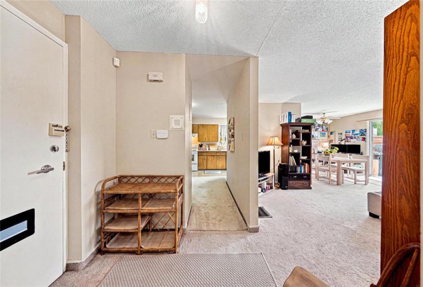 246 Roslyn, 2 Bedroom Bedrooms, 8 Room Rooms,1 BathroomBathrooms,Condominium,For Sale,Roslyn,0
