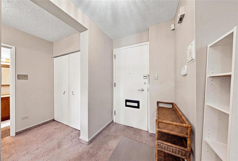 246 Roslyn, 2 Bedroom Bedrooms, 8 Room Rooms,1 BathroomBathrooms,Condominium,For Sale,Roslyn,0