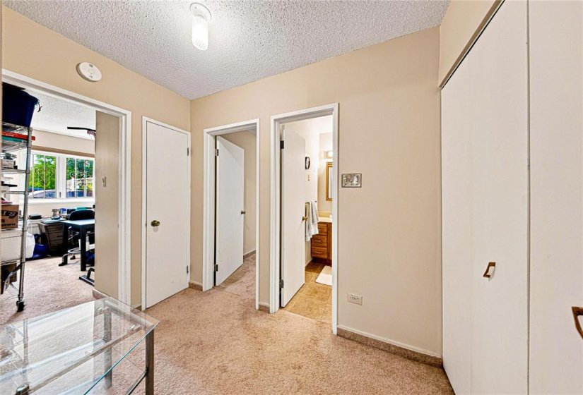 246 Roslyn, 2 Bedroom Bedrooms, 8 Room Rooms,1 BathroomBathrooms,Condominium,For Sale,Roslyn,0