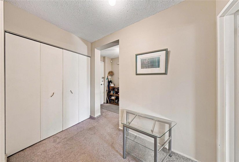 246 Roslyn, 2 Bedroom Bedrooms, 8 Room Rooms,1 BathroomBathrooms,Condominium,For Sale,Roslyn,0