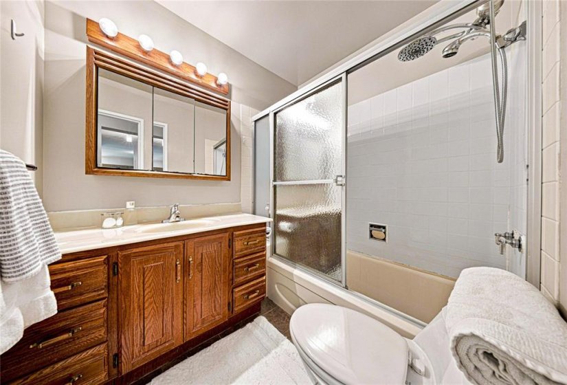 246 Roslyn, 2 Bedroom Bedrooms, 8 Room Rooms,1 BathroomBathrooms,Condominium,For Sale,Roslyn,0