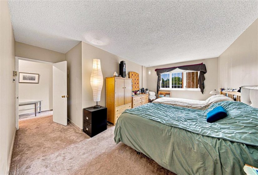 246 Roslyn, 2 Bedroom Bedrooms, 8 Room Rooms,1 BathroomBathrooms,Condominium,For Sale,Roslyn,0