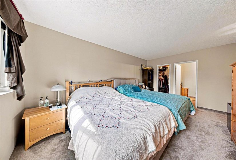 246 Roslyn, 2 Bedroom Bedrooms, 8 Room Rooms,1 BathroomBathrooms,Condominium,For Sale,Roslyn,0