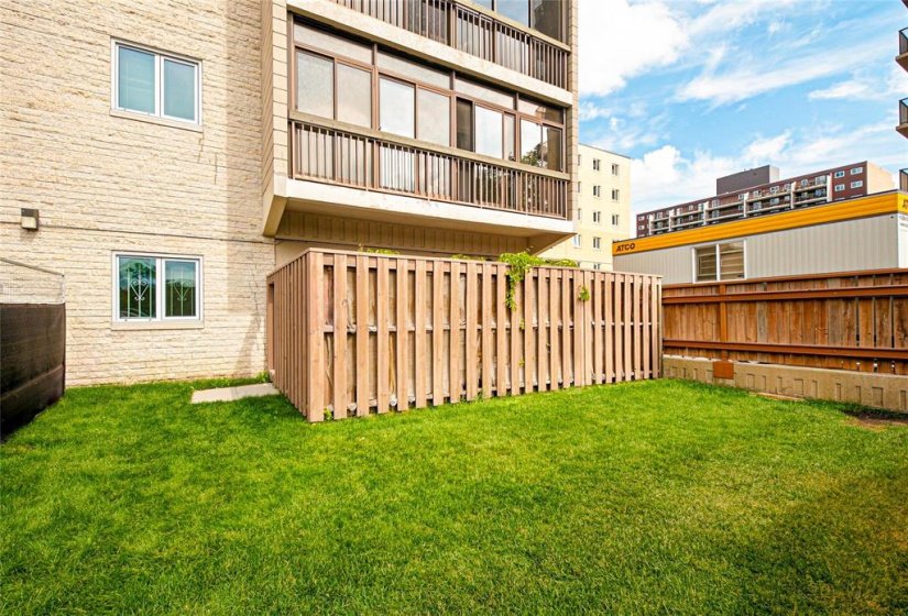 246 Roslyn, 2 Bedroom Bedrooms, 8 Room Rooms,1 BathroomBathrooms,Condominium,For Sale,Roslyn,0