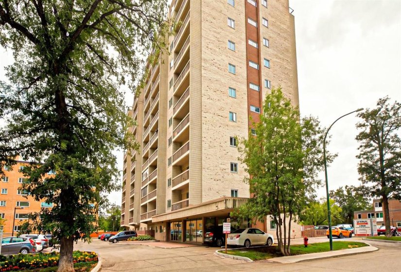 246 Roslyn, 2 Bedroom Bedrooms, 8 Room Rooms,1 BathroomBathrooms,Condominium,For Sale,Roslyn,0