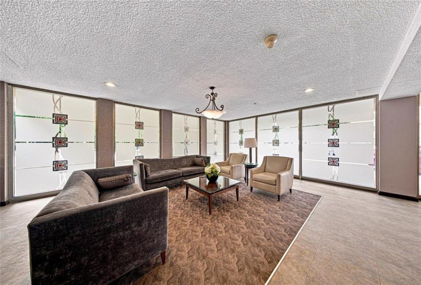 246 Roslyn, 2 Bedroom Bedrooms, 8 Room Rooms,1 BathroomBathrooms,Condominium,For Sale,Roslyn,0