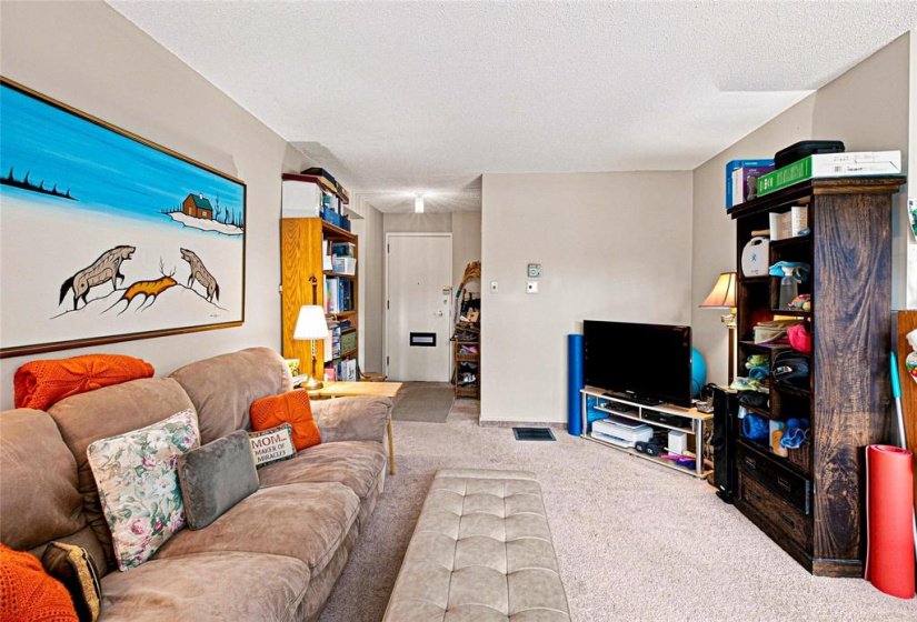 246 Roslyn, 2 Bedroom Bedrooms, 8 Room Rooms,1 BathroomBathrooms,Condominium,For Sale,Roslyn,0