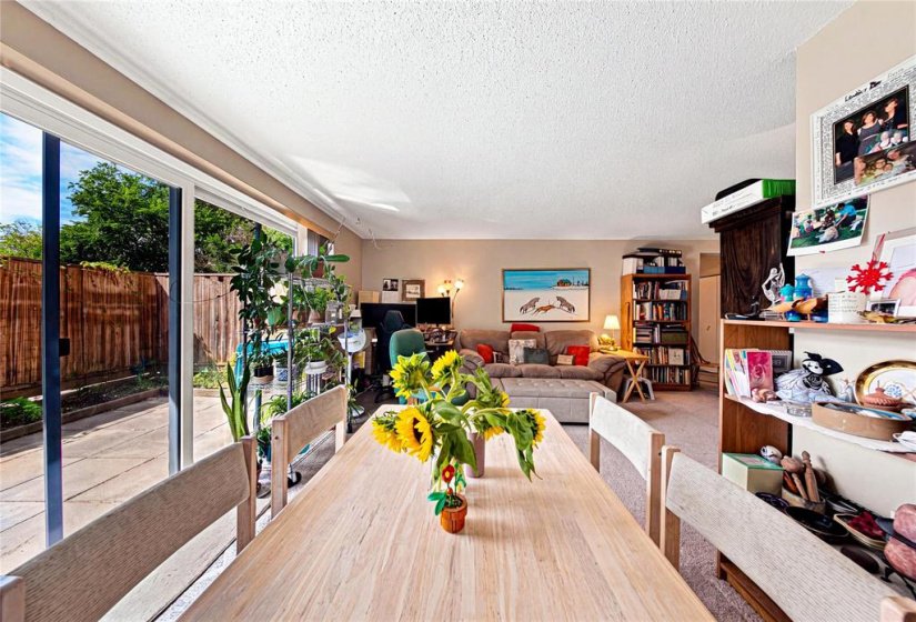 246 Roslyn, 2 Bedroom Bedrooms, 8 Room Rooms,1 BathroomBathrooms,Condominium,For Sale,Roslyn,0
