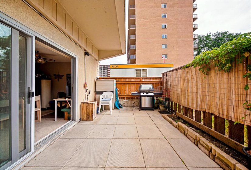 246 Roslyn, 2 Bedroom Bedrooms, 8 Room Rooms,1 BathroomBathrooms,Condominium,For Sale,Roslyn,0