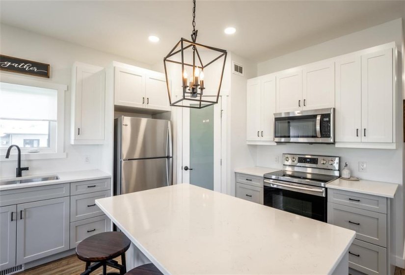 450 George, 3 Bedroom Bedrooms, 11 Room Rooms,3 BathroomBathrooms,Residential,For Sale,George,0