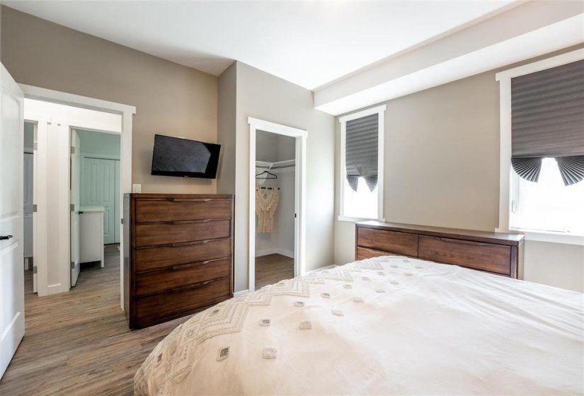 450 George, 3 Bedroom Bedrooms, 11 Room Rooms,3 BathroomBathrooms,Residential,For Sale,George,0