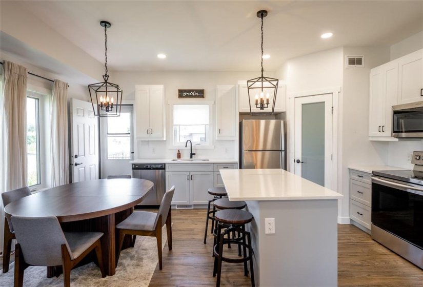 450 George, 3 Bedroom Bedrooms, 11 Room Rooms,3 BathroomBathrooms,Residential,For Sale,George,0