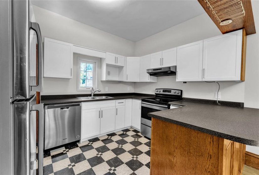 96 Tache, 2 Bedroom Bedrooms, 9 Room Rooms,2 BathroomBathrooms,Residential,For Sale,Tache,0