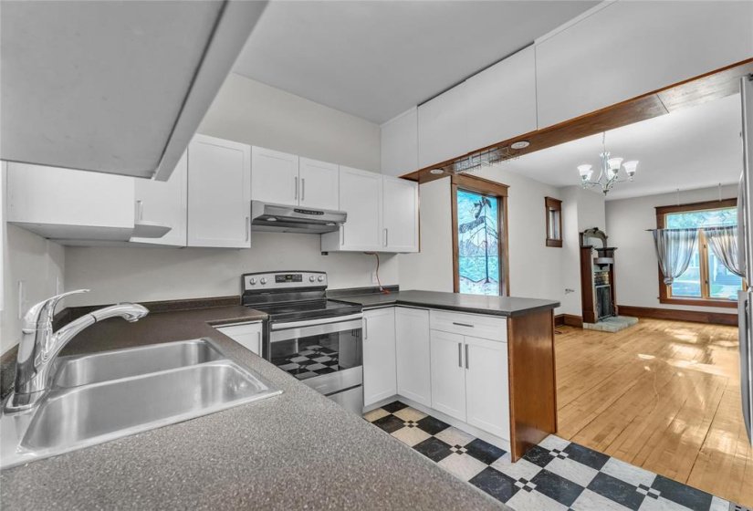 96 Tache, 2 Bedroom Bedrooms, 9 Room Rooms,2 BathroomBathrooms,Residential,For Sale,Tache,0