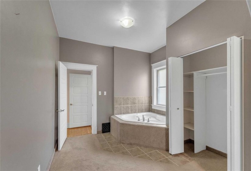 96 Tache, 2 Bedroom Bedrooms, 9 Room Rooms,2 BathroomBathrooms,Residential,For Sale,Tache,0