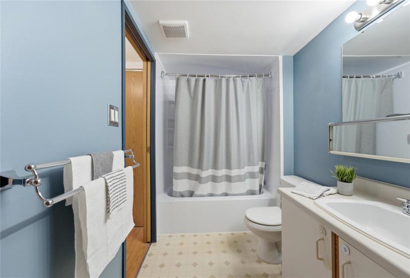 120 Plaza, 2 Bedroom Bedrooms, 7 Room Rooms,1 BathroomBathrooms,Condominium,For Sale,Plaza,0