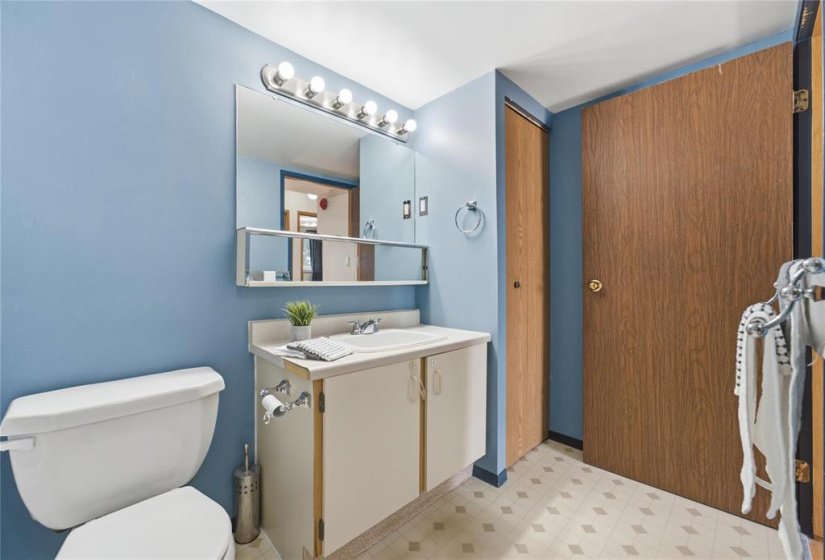 120 Plaza, 2 Bedroom Bedrooms, 7 Room Rooms,1 BathroomBathrooms,Condominium,For Sale,Plaza,0
