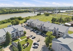 120 Plaza, 2 Bedroom Bedrooms, 7 Room Rooms,1 BathroomBathrooms,Condominium,For Sale,Plaza,0