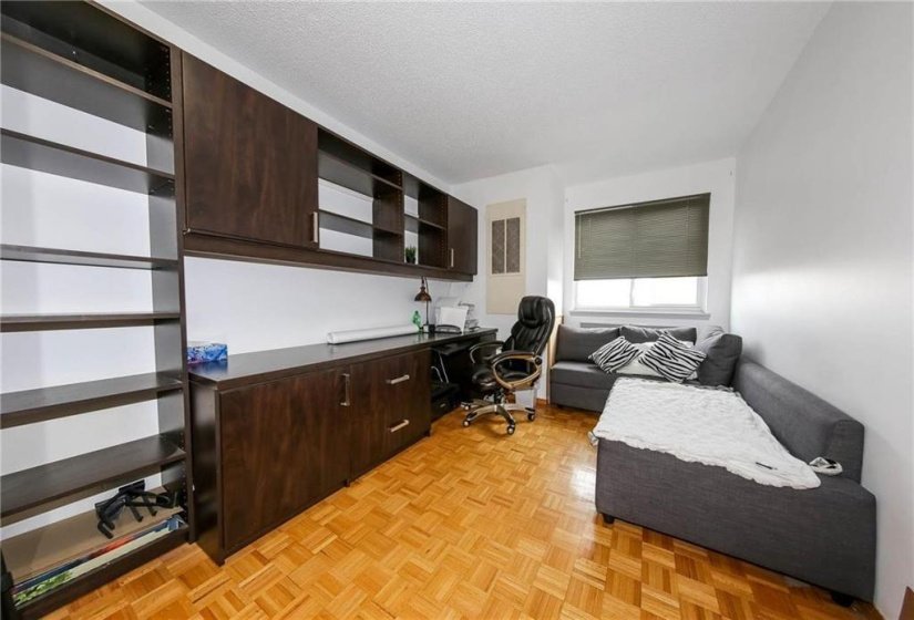 300 Roslyn, 2 Bedroom Bedrooms, 6 Room Rooms,1 BathroomBathrooms,Condominium,For Sale,Roslyn,0