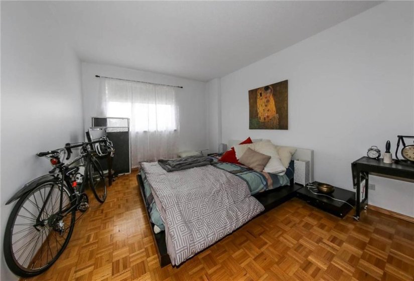 300 Roslyn, 2 Bedroom Bedrooms, 6 Room Rooms,1 BathroomBathrooms,Condominium,For Sale,Roslyn,0