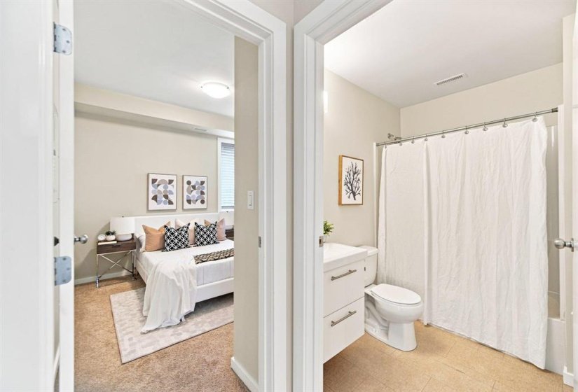 1355 Lee, 2 Bedroom Bedrooms, 6 Room Rooms,2 BathroomBathrooms,Condominium,For Sale,Lee,0