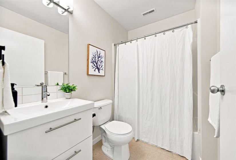 1355 Lee, 2 Bedroom Bedrooms, 6 Room Rooms,2 BathroomBathrooms,Condominium,For Sale,Lee,0