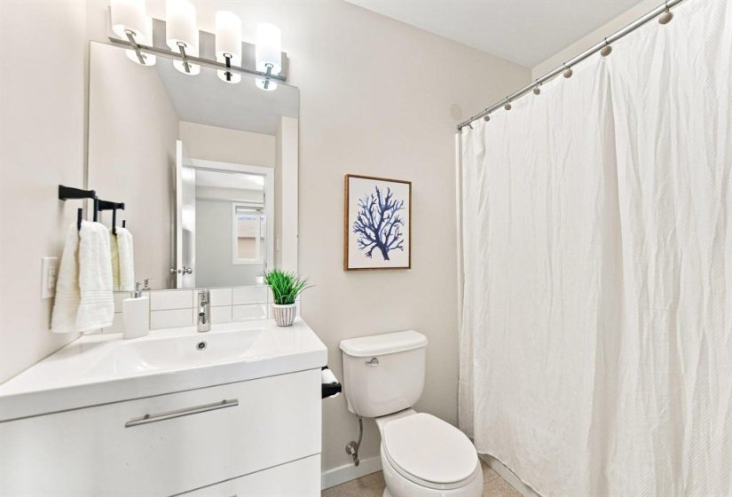 1355 Lee, 2 Bedroom Bedrooms, 6 Room Rooms,2 BathroomBathrooms,Condominium,For Sale,Lee,0