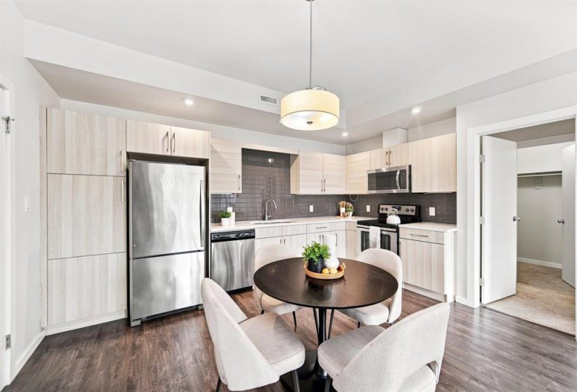 1355 Lee, 2 Bedroom Bedrooms, 6 Room Rooms,2 BathroomBathrooms,Condominium,For Sale,Lee,0