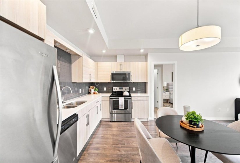 1355 Lee, 2 Bedroom Bedrooms, 6 Room Rooms,2 BathroomBathrooms,Condominium,For Sale,Lee,0