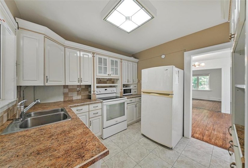 16 Cunnington, 2 Bedroom Bedrooms, 8 Room Rooms,1 BathroomBathrooms,Residential,For Sale,Cunnington,0