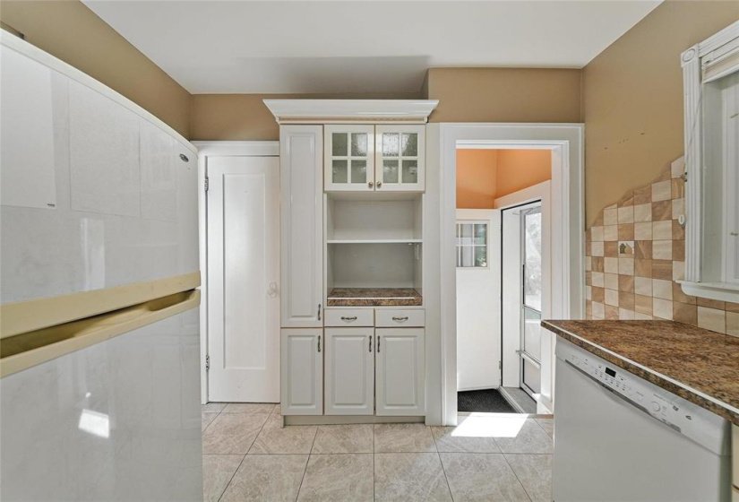 16 Cunnington, 2 Bedroom Bedrooms, 8 Room Rooms,1 BathroomBathrooms,Residential,For Sale,Cunnington,0