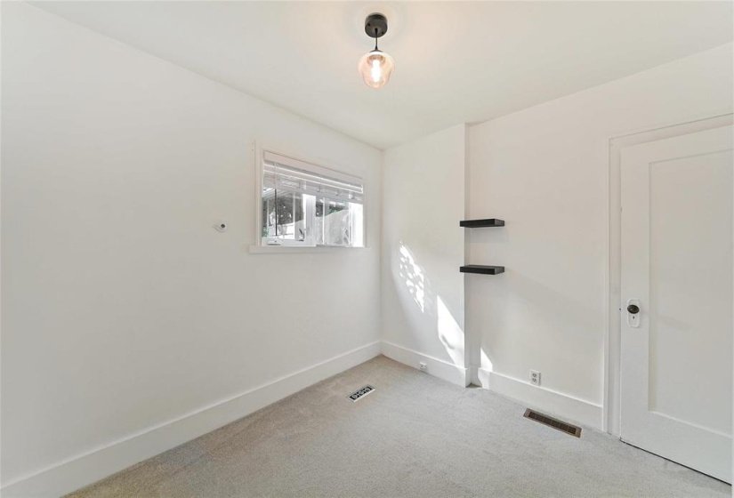 16 Cunnington, 2 Bedroom Bedrooms, 8 Room Rooms,1 BathroomBathrooms,Residential,For Sale,Cunnington,0