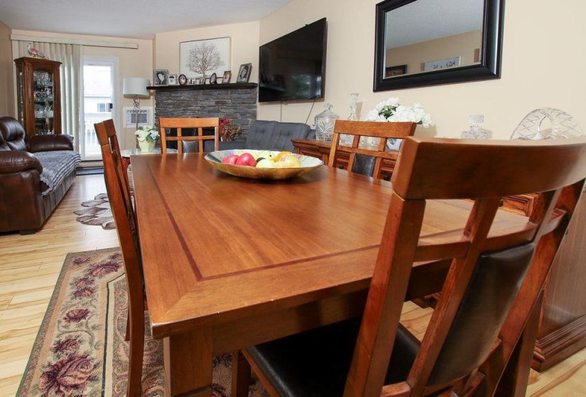 193 Watson, 2 Bedroom Bedrooms, 8 Room Rooms,1 BathroomBathrooms,Condominium,For Sale,Watson,0