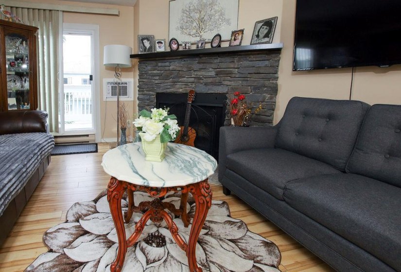 193 Watson, 2 Bedroom Bedrooms, 8 Room Rooms,1 BathroomBathrooms,Condominium,For Sale,Watson,0