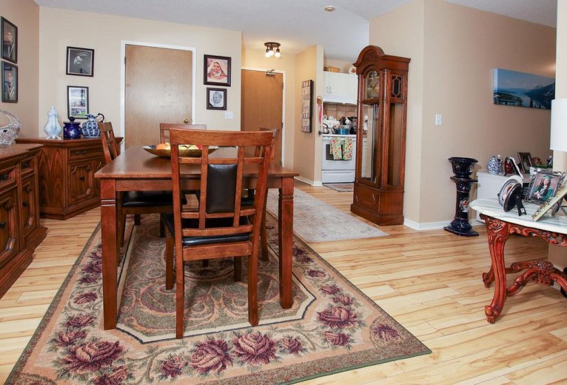 193 Watson, 2 Bedroom Bedrooms, 8 Room Rooms,1 BathroomBathrooms,Condominium,For Sale,Watson,0