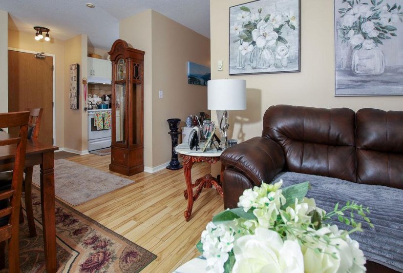 193 Watson, 2 Bedroom Bedrooms, 8 Room Rooms,1 BathroomBathrooms,Condominium,For Sale,Watson,0