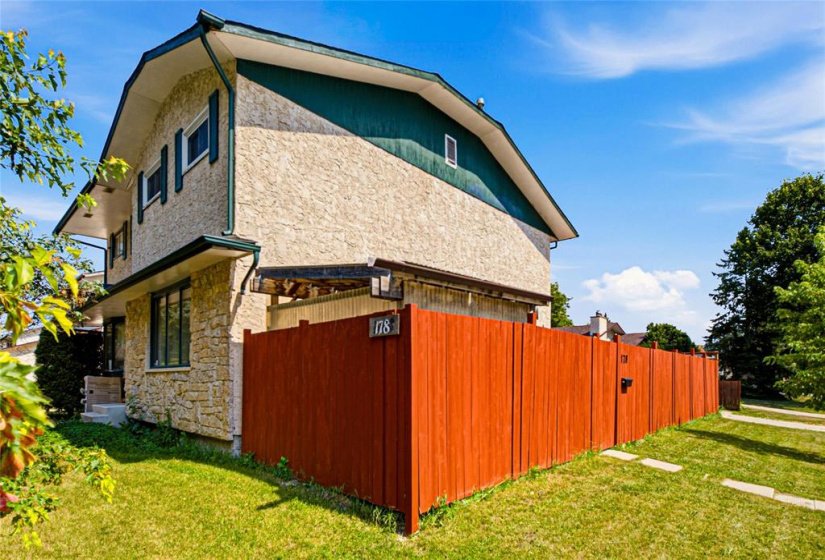 178 Pentland, 3 Bedroom Bedrooms, 12 Room Rooms,1 BathroomBathrooms,Residential,For Sale,Pentland,0