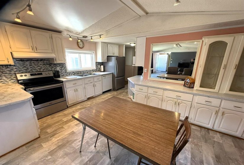 480 Augier, 3 Bedroom Bedrooms, 9 Room Rooms,2 BathroomBathrooms,Residential,For Sale,Augier,0