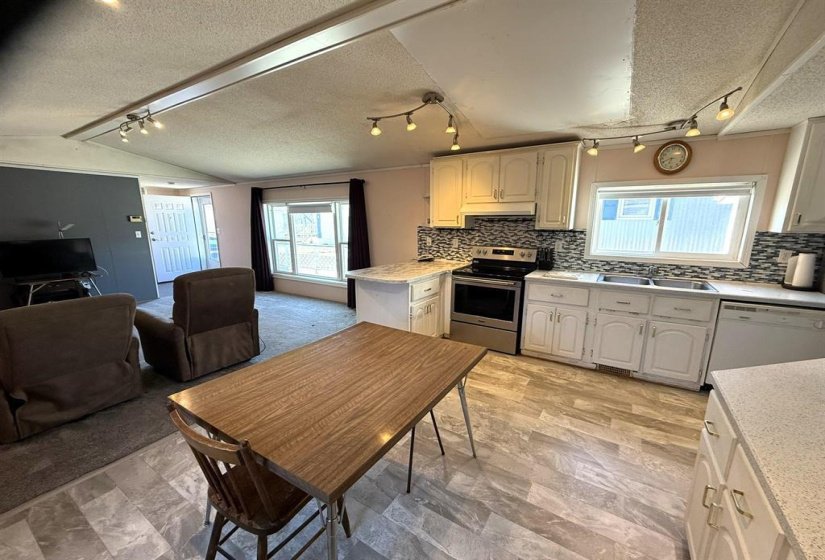 480 Augier, 3 Bedroom Bedrooms, 9 Room Rooms,2 BathroomBathrooms,Residential,For Sale,Augier,0
