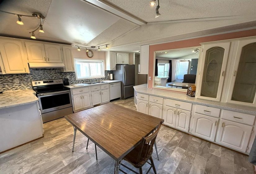 480 Augier, 3 Bedroom Bedrooms, 9 Room Rooms,2 BathroomBathrooms,Residential,For Sale,Augier,0