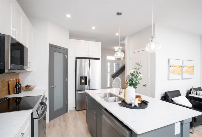 305 Moonlight, 3 Bedroom Bedrooms, 10 Room Rooms,2 BathroomBathrooms,Residential,For Sale,Moonlight,0