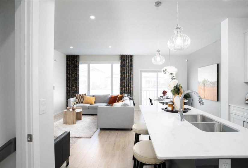 305 Moonlight, 3 Bedroom Bedrooms, 10 Room Rooms,2 BathroomBathrooms,Residential,For Sale,Moonlight,0