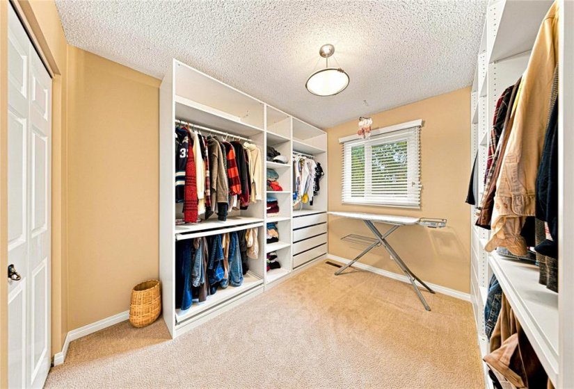 47 Abington, 3 Bedroom Bedrooms, 13 Room Rooms,2 BathroomBathrooms,Residential,For Sale,Abington,0