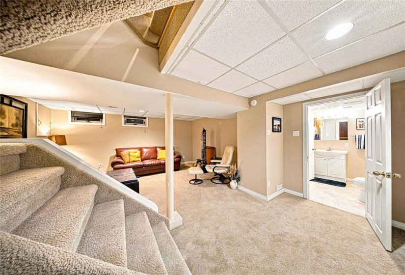47 Abington, 3 Bedroom Bedrooms, 13 Room Rooms,2 BathroomBathrooms,Residential,For Sale,Abington,0