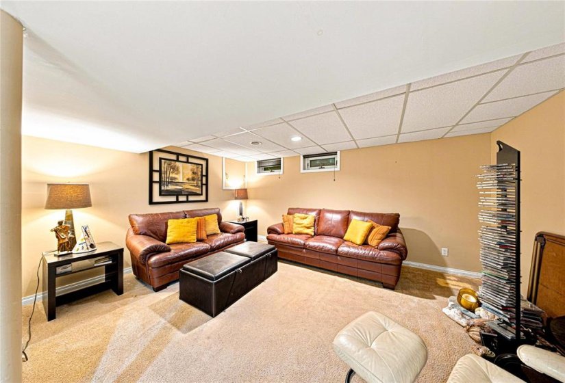 47 Abington, 3 Bedroom Bedrooms, 13 Room Rooms,2 BathroomBathrooms,Residential,For Sale,Abington,0
