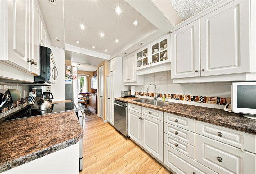 47 Abington, 3 Bedroom Bedrooms, 13 Room Rooms,2 BathroomBathrooms,Residential,For Sale,Abington,0