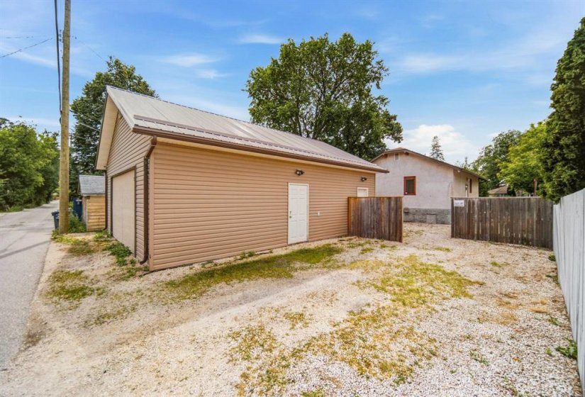 793 St Mary's, 2 Bedroom Bedrooms, 9 Room Rooms,1 BathroomBathrooms,Residential,For Sale,St Mary's,0