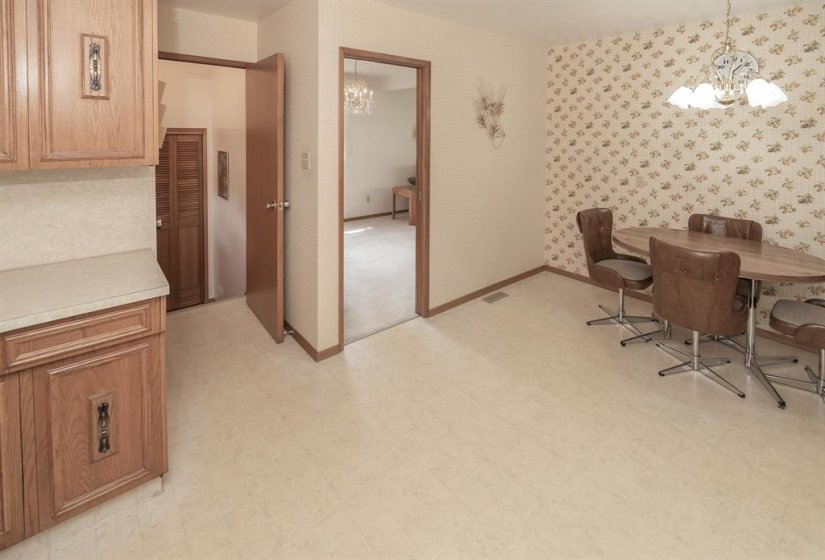 509 Weedon, 3 Bedroom Bedrooms, 8 Room Rooms,1 BathroomBathrooms,Residential,For Sale,Weedon,0