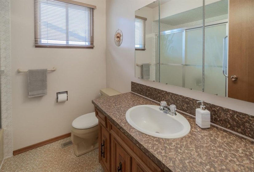 509 Weedon, 3 Bedroom Bedrooms, 8 Room Rooms,1 BathroomBathrooms,Residential,For Sale,Weedon,0