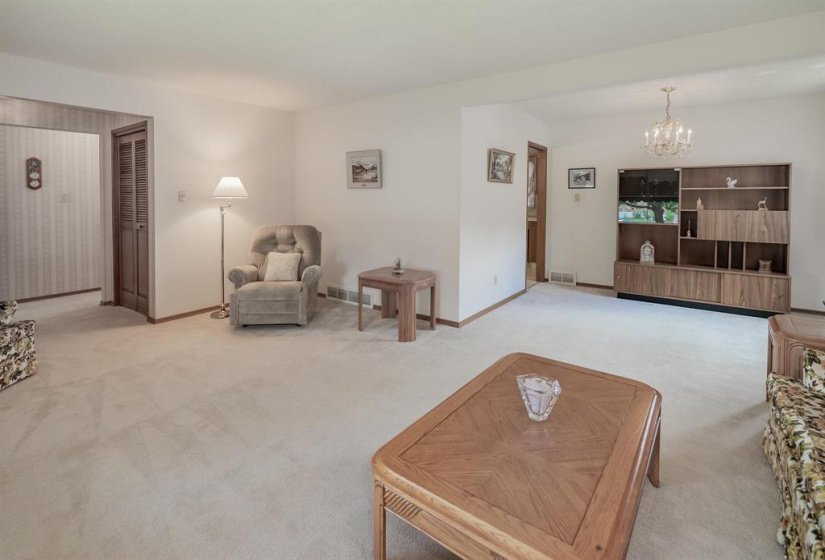 509 Weedon, 3 Bedroom Bedrooms, 8 Room Rooms,1 BathroomBathrooms,Residential,For Sale,Weedon,0